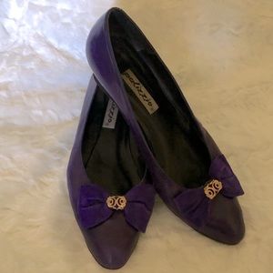 Palizzio Vintage 90s Italian Leather Heels with Bows & Gold Accents 10M